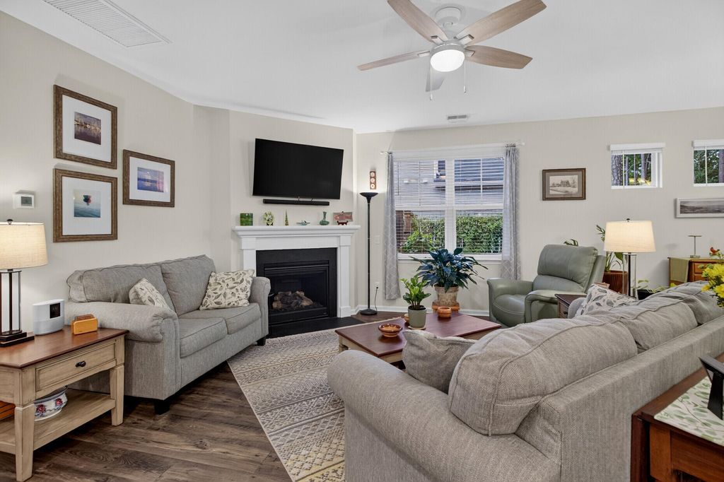 Image 5 of property listing at 628 Kilarney Road, Summerville, SC 29483