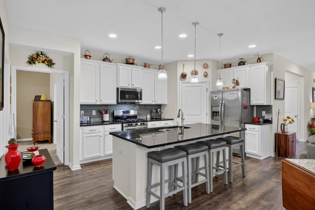 Image 8 of property listing at 628 Kilarney Road, Summerville, SC 29483