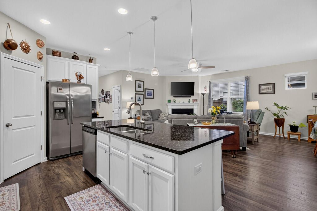 Image 9 of property listing at 628 Kilarney Road, Summerville, SC 29483