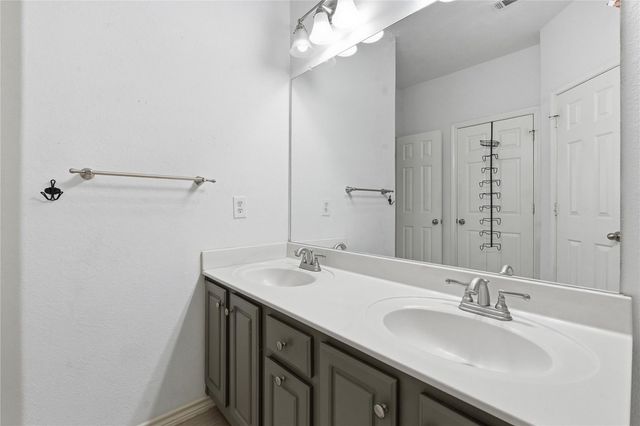 12205 Abbey Glen LN B, Austin, TX 78753