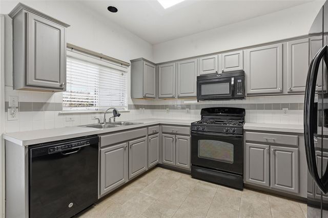 12205 Abbey Glen LN B, Austin, TX 78753