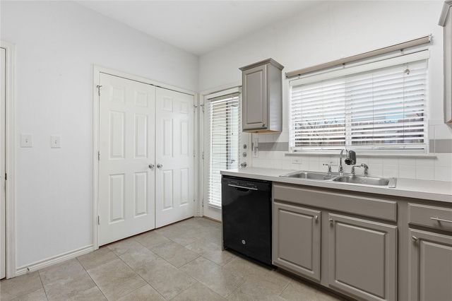 12205 Abbey Glen LN B, Austin, TX 78753