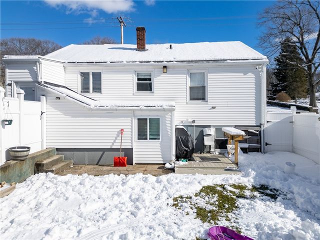 727 Mendon Road, Woonsocket, RI 02895