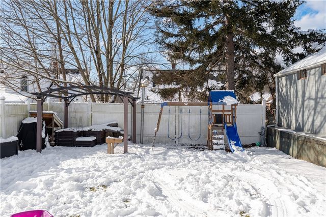 727 Mendon Road, Woonsocket, RI 02895