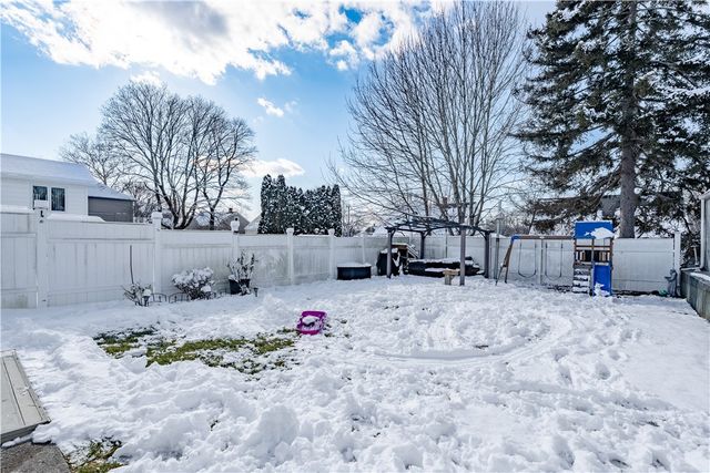 727 Mendon Road, Woonsocket, RI 02895