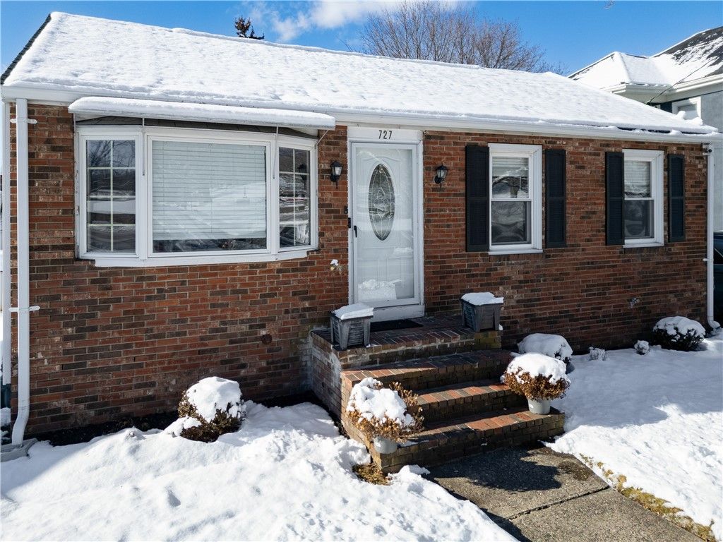 727 Mendon Road, Woonsocket, RI 02895