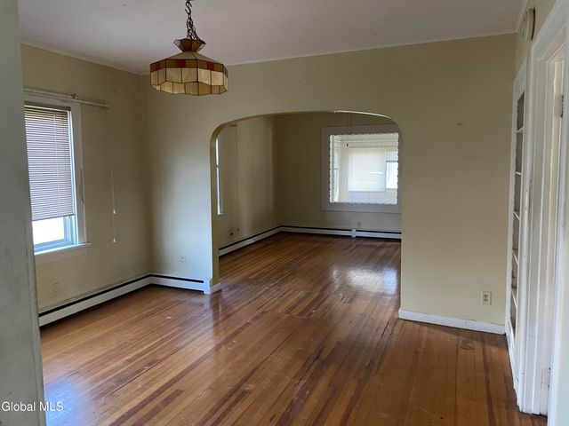 11 Pine Street, Bethlehem, NY 12203