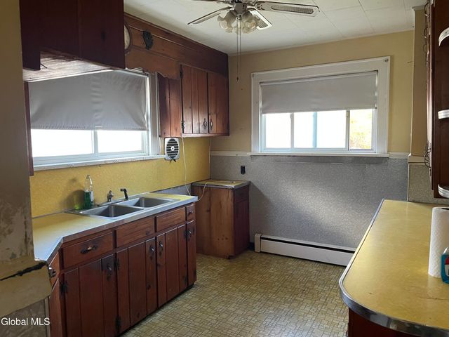 11 Pine Street, Bethlehem, NY 12203