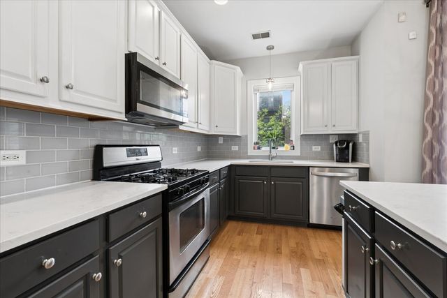 3150 N Oakley Avenue 2N, Chicago, IL 60618