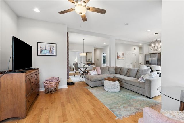 3150 N Oakley Avenue 2N, Chicago, IL 60618