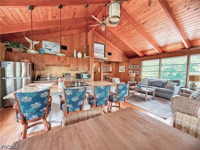 140 Mourning Dove DR, Upper Captiva, FL 33924