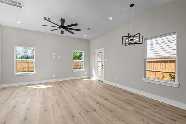 969 Reverend B J Lewis Drive B, Houston, TX 77088