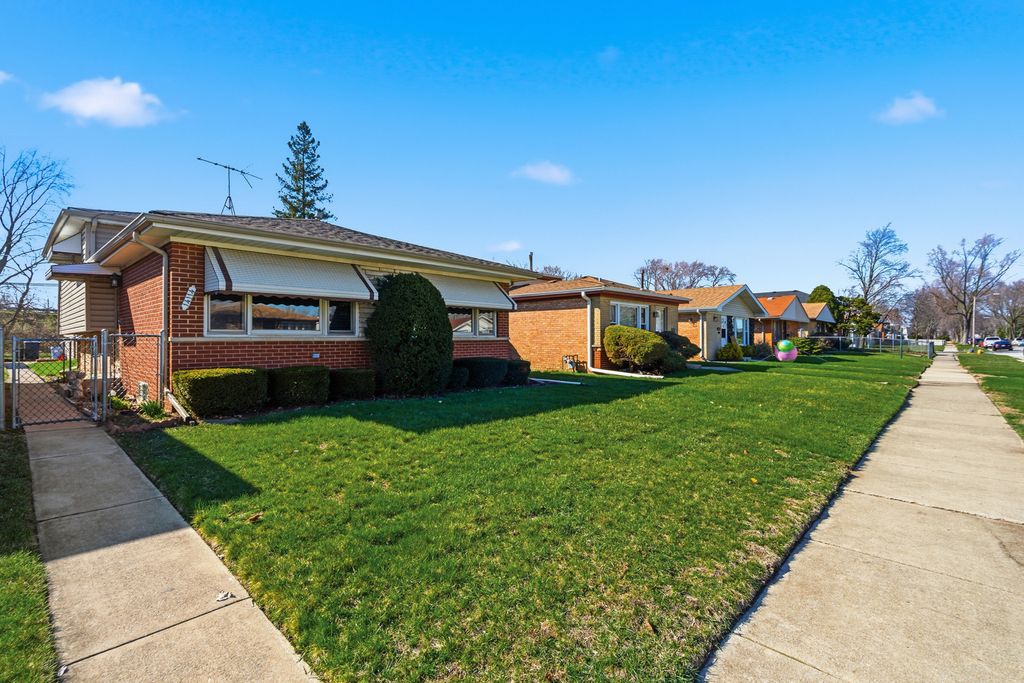 14114 S Saginaw Avenue, Burnham, IL 60633