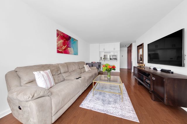 245 E 54th St Apt 22B, New York City, NY 10022