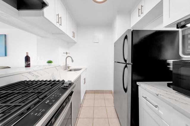 245 E 54th St Apt 22B, New York City, NY 10022