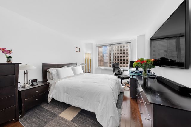 245 E 54th St Apt 22B, New York City, NY 10022