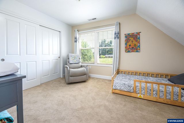 38 Denmark Lp, Silverton, OR 97381