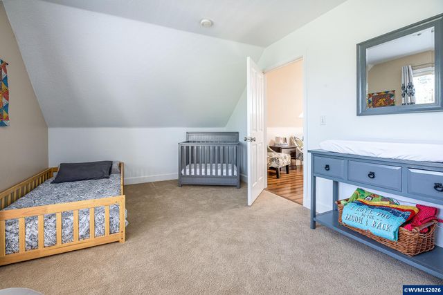 38 Denmark Lp, Silverton, OR 97381