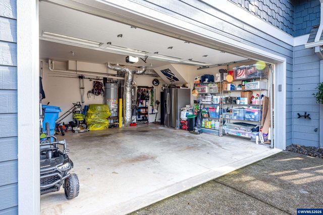 38 Denmark Lp, Silverton, OR 97381