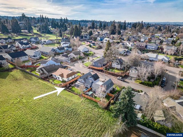 38 Denmark Lp, Silverton, OR 97381