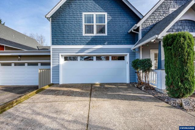 38 Denmark Lp, Silverton, OR 97381