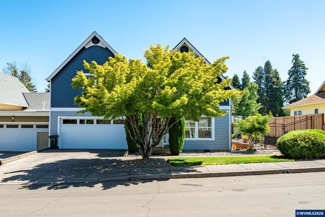 38 Denmark Lp, Silverton, OR 97381