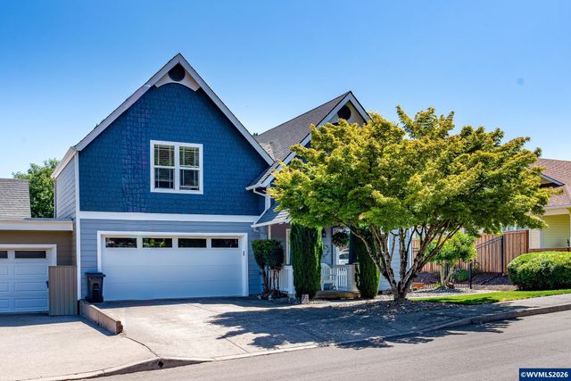 38 Denmark Lp, Silverton, OR 97381