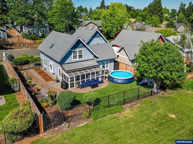 38 Denmark Lp, Silverton, OR 97381