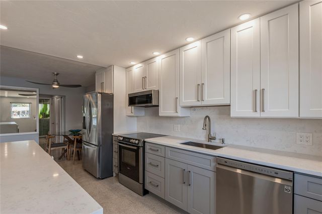 561 Bayshore Dr 6, Fort Lauderdale, FL 33304