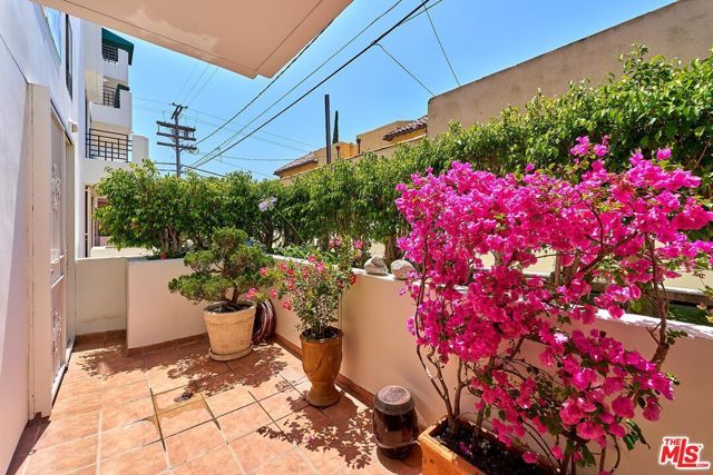 739 Lorraine Boulevard 103, Los Angeles, CA 90005