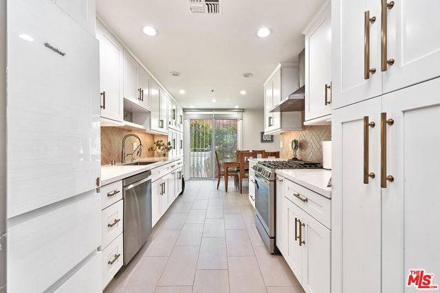 739 Lorraine Boulevard 103, Los Angeles, CA 90005