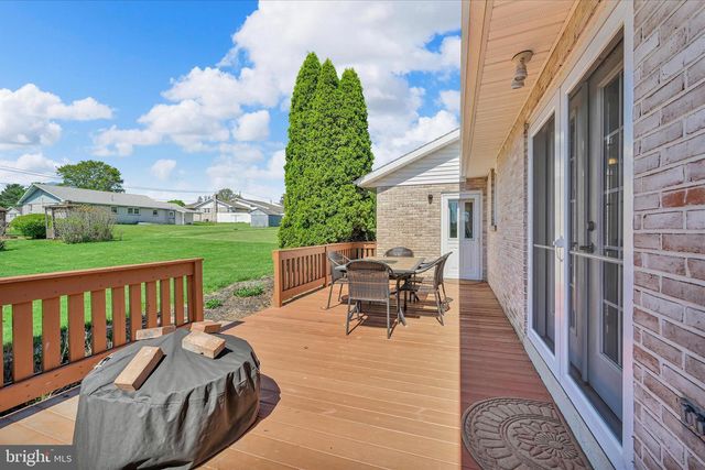 25 FREDERICK AVE, Denver, PA 17517