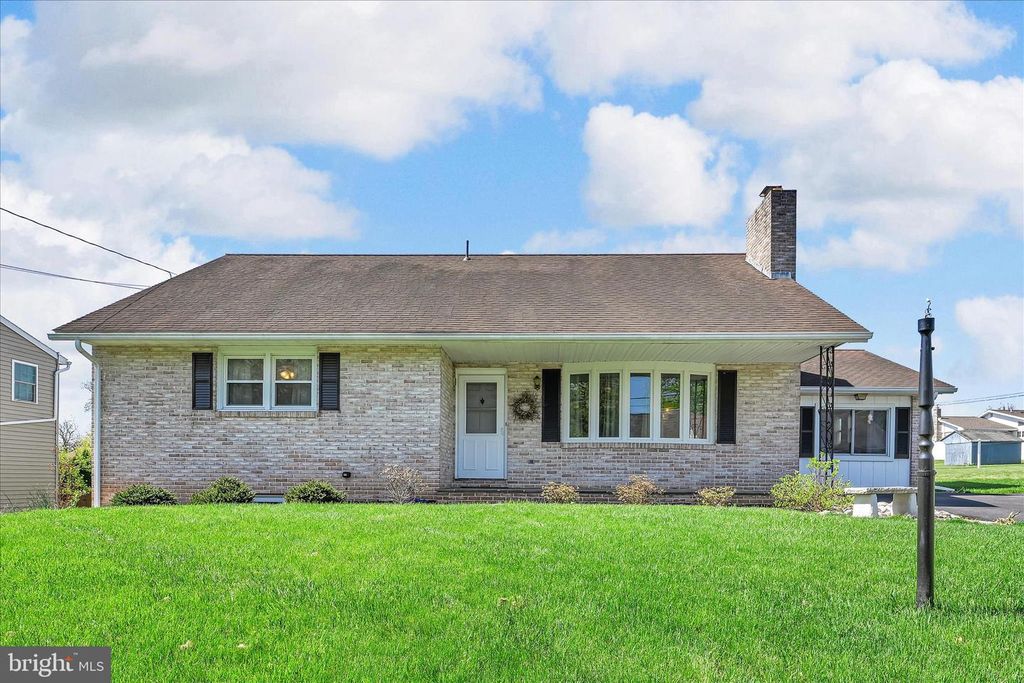 25 FREDERICK AVE, Denver, PA 17517
