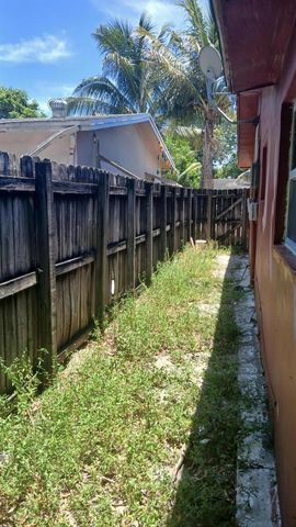 6231 SW 9th Place, North Lauderdale, FL 33068