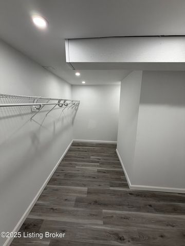 5414 Bungalow Dr, Louisville, KY 40258