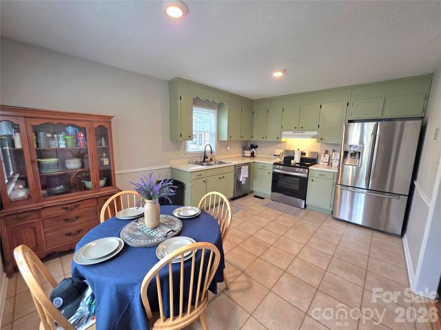 220 E Alabama Avenue, Bessemer City, NC 28016