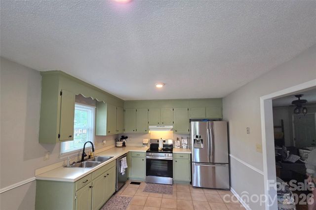 220 E Alabama Avenue, Bessemer City, NC 28016
