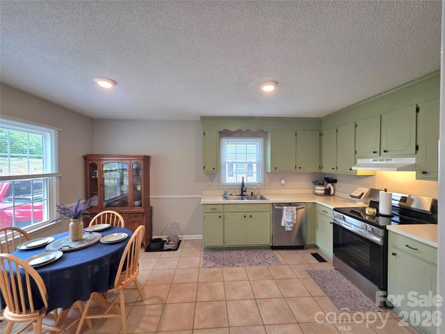 220 E Alabama Avenue, Bessemer City, NC 28016