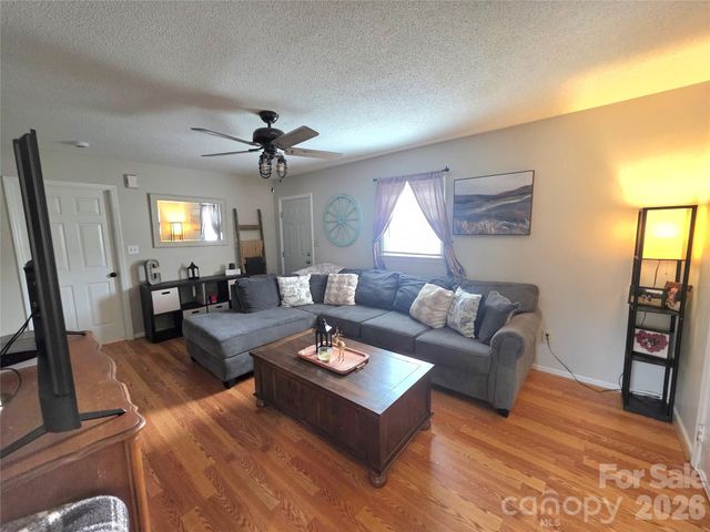 220 E Alabama Avenue, Bessemer City, NC 28016