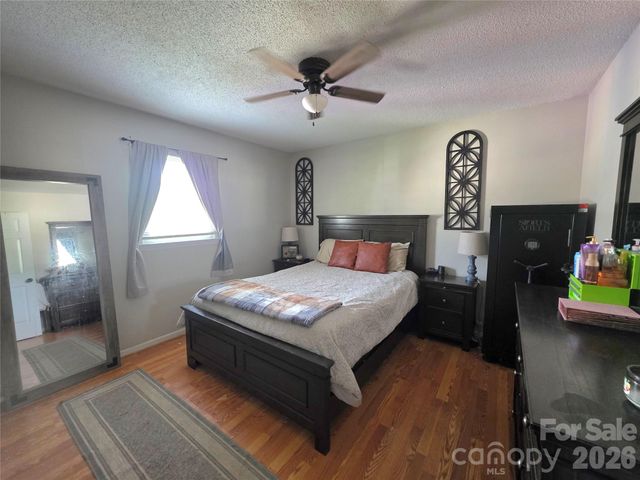 220 E Alabama Avenue, Bessemer City, NC 28016