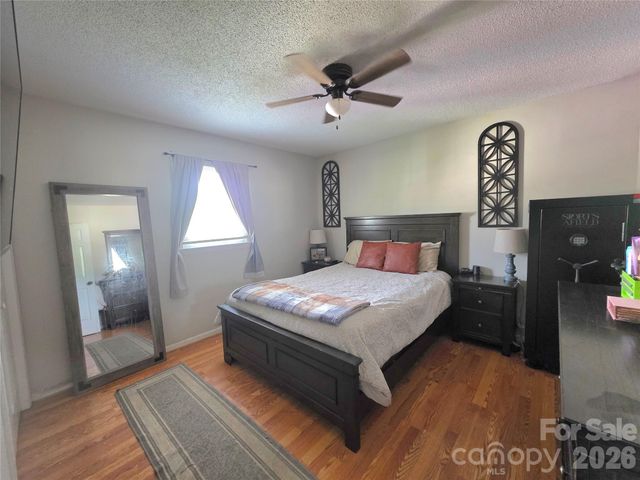 220 E Alabama Avenue, Bessemer City, NC 28016