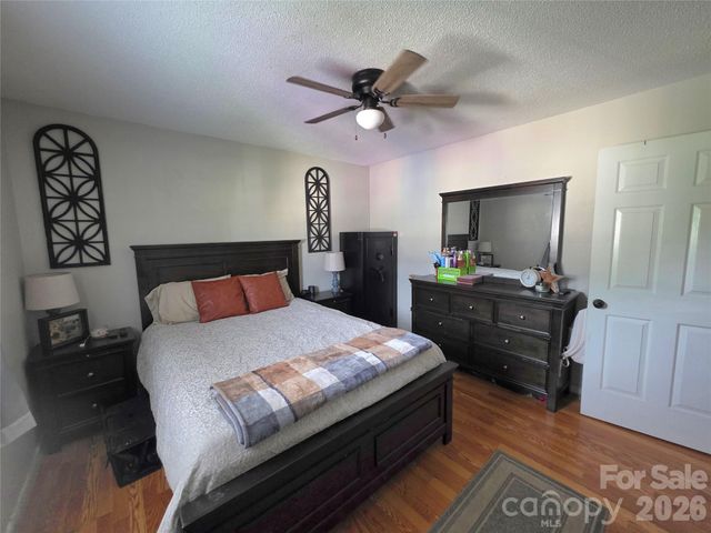 220 E Alabama Avenue, Bessemer City, NC 28016