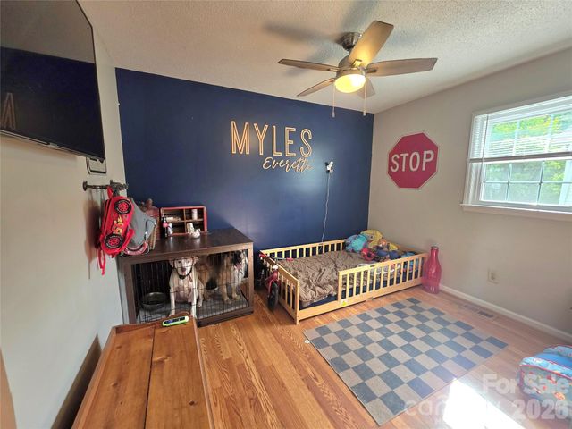 220 E Alabama Avenue, Bessemer City, NC 28016