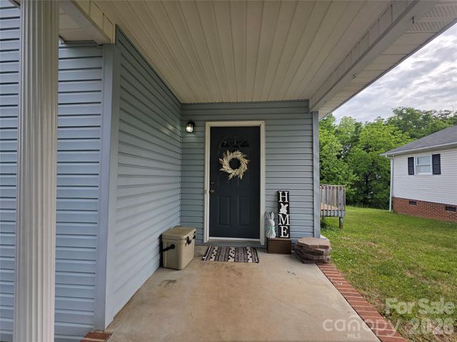220 E Alabama Avenue, Bessemer City, NC 28016