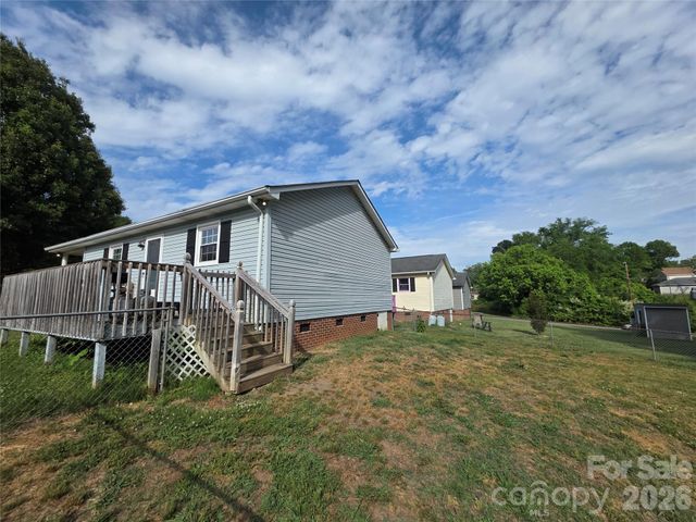 220 E Alabama Avenue, Bessemer City, NC 28016