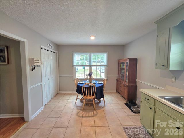 220 E Alabama Avenue, Bessemer City, NC 28016