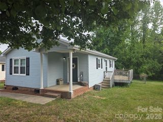 220 E Alabama Avenue, Bessemer City, NC 28016