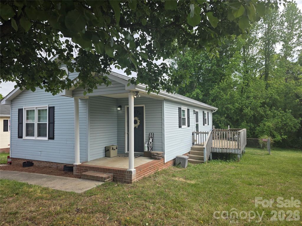 220 E Alabama Avenue, Bessemer City, NC 28016