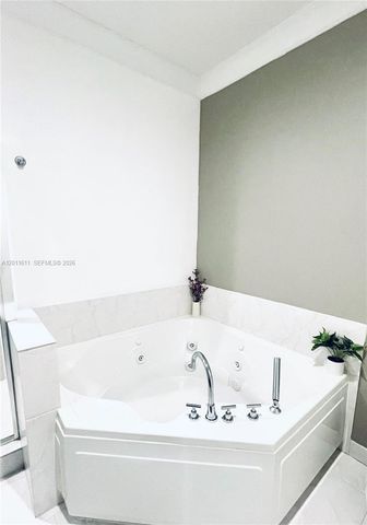 822 NE 19th Ave, Fort Lauderdale, FL 33304