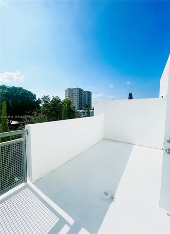 822 NE 19th Ave, Fort Lauderdale, FL 33304